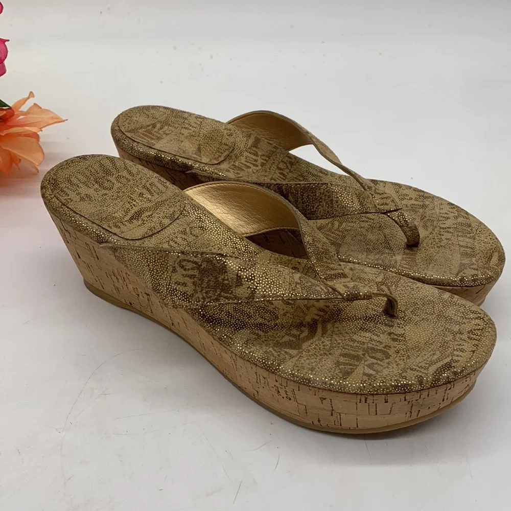Stuart Weitzman gold wedge thong sandals size 7 MCW4035B - Picture 1 of 10